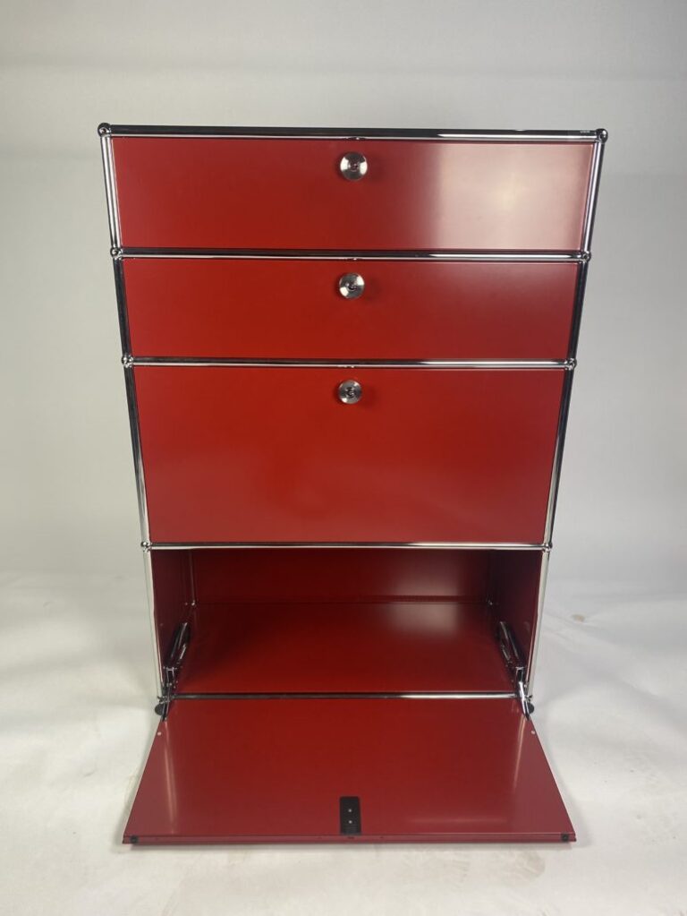 USM Haller Highboard, rot, guter Zustand.