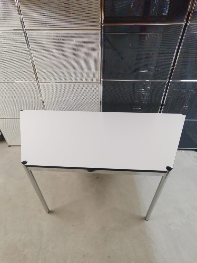 USM Trapez Tisch perlgrau, Maße 150 x 75 x 79 cm