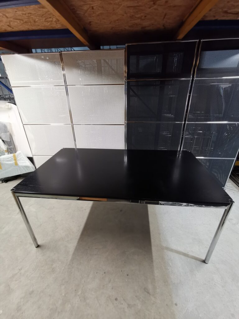Angebot über einen USM Tisch in Esche schwarz, 175 cm x  1m 