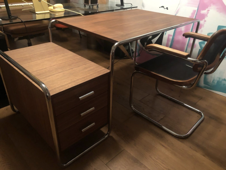 Thonet Schreibtisch S 285 Nussbaum mit passendem Stuhl