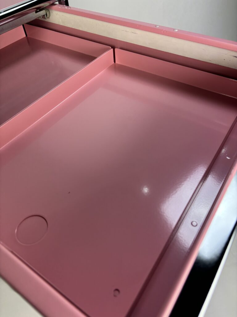 USM Containereinsatz, rosa