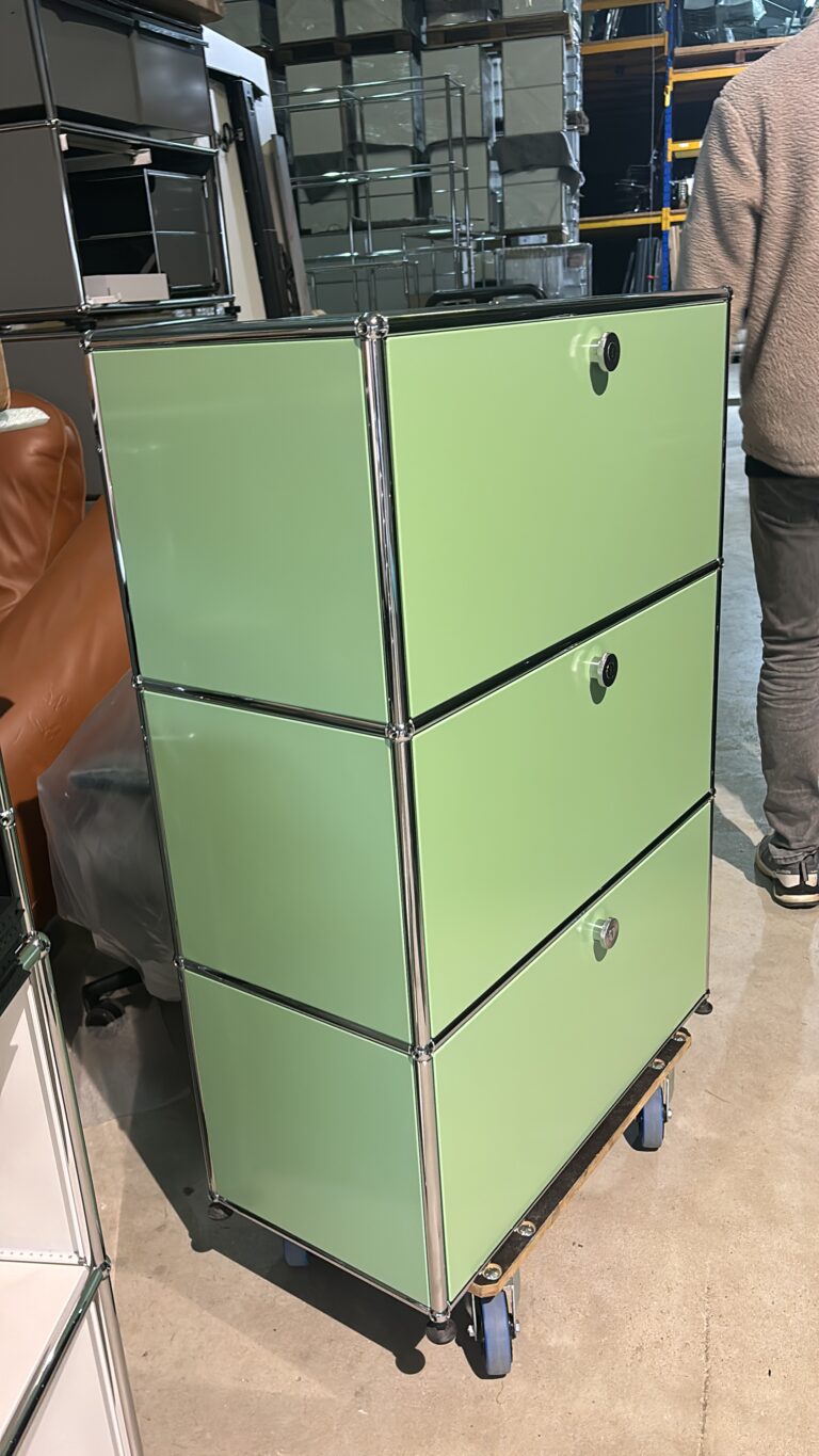 USM Haller Highboard, Sonderfarbe Schilfgrün